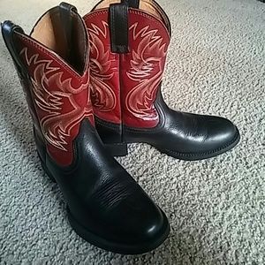 Ariat round toe boots 7.5D